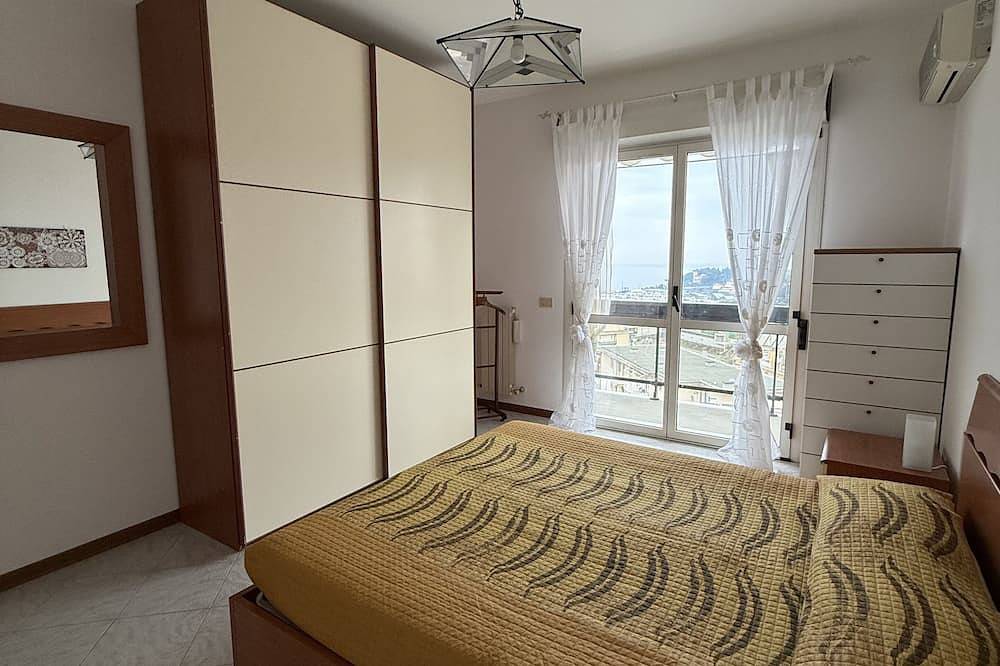 Appartamento intero, Il tuo rifugio a Varazze - vista spettacolare e mare a portata di mano! in Varazze (Città), Varazze