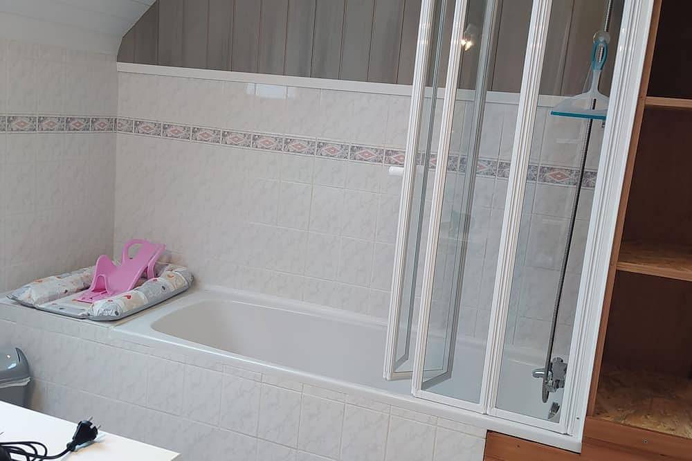 Appartement entier, Meublé, 2 étoiles, avec vue sur mer in Plouescat, Côte des Légendes