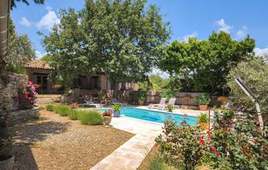 Gîte pour 6 personnes, avec piscine ainsi que terrasse et jardin à Saint-Martin-de-Castillon
