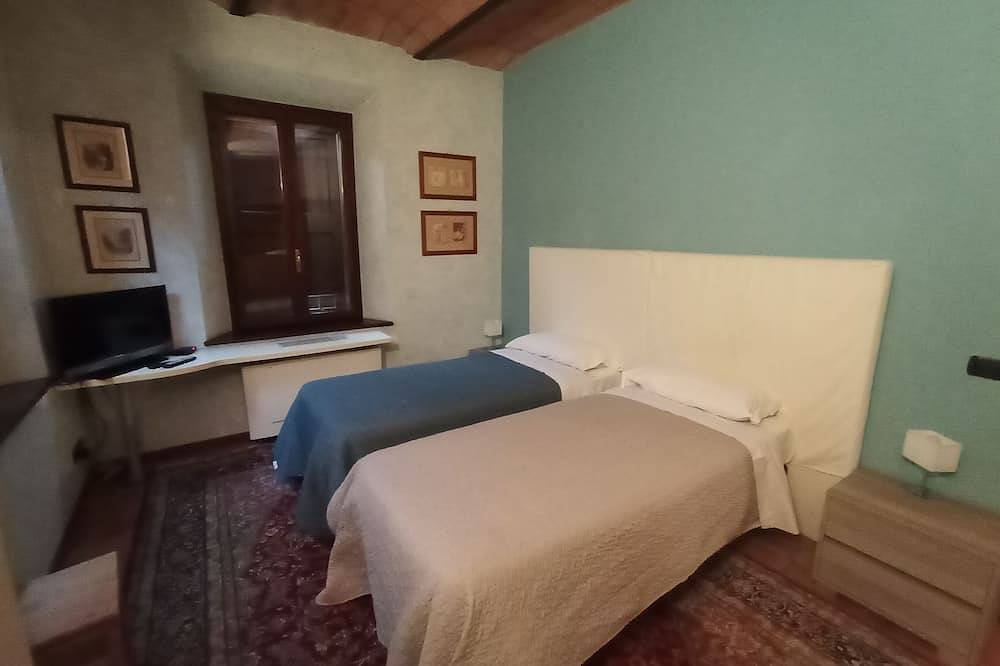 Questa elegante villa offre camere perfetto per viaggi di lavoro o di coppia in Carpi, Modena Province