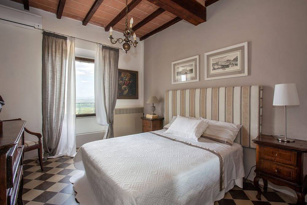 Historic home in Montalcino in Montalcino, Val d’Orcia