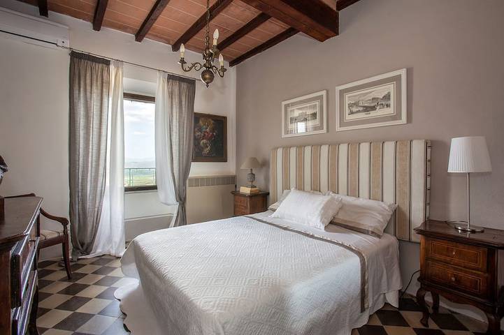 A dwelling sixteenth century's historical cozy , quite and bright house in Montalcino, Val d’Orcia
