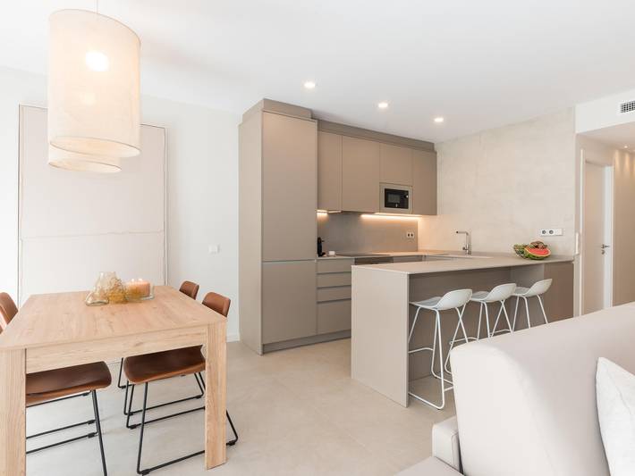 Apartamento vacacional entero, Acogedor apartamento de 1 dormitorio con balcón, a 500 m del centro de Sitges in Platja de Sant Sebastià (Sitges), Sitges