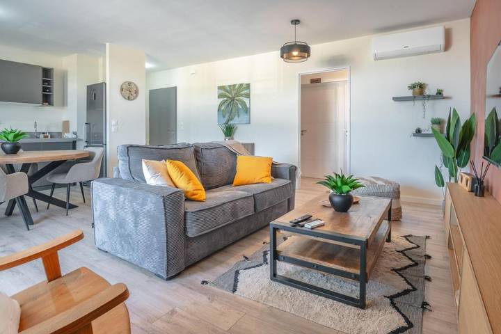 Gîte pour 6 personnes, avec terrasse et vue à La Saline les Bains