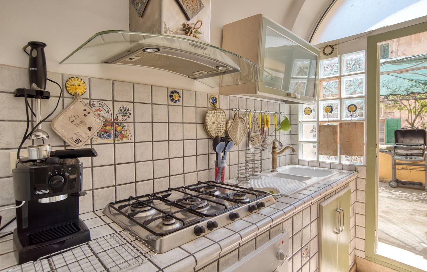 Ganze Ferienwohnung, Modernes Apartment mit Terrasse in der Nähe des Stadtzentrums von Canino in Canino, Viterbo Provinz