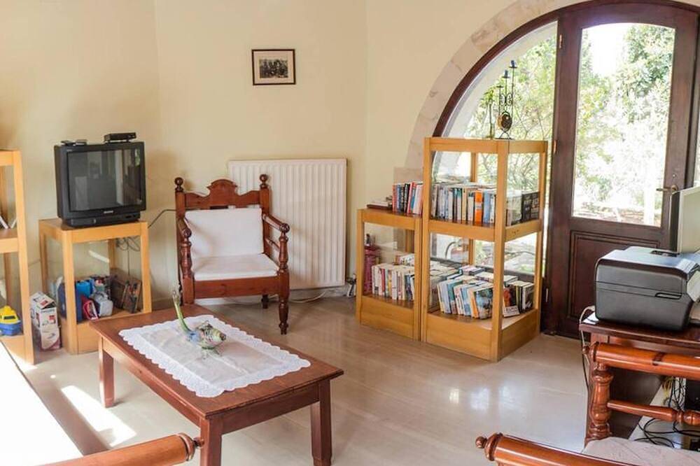 Group Accomodation, Heliopetra Studios And Houses in Douliana, Vamos