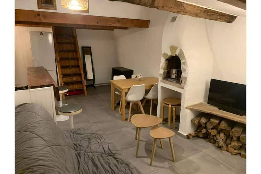 Apartamento entero, Greolières village: Superb duplex with mountain view. in Gréolières, Region de Cannes