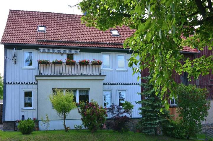Ferienwohnung für 4 Personen, mit Balkon und Garten sowie Pool