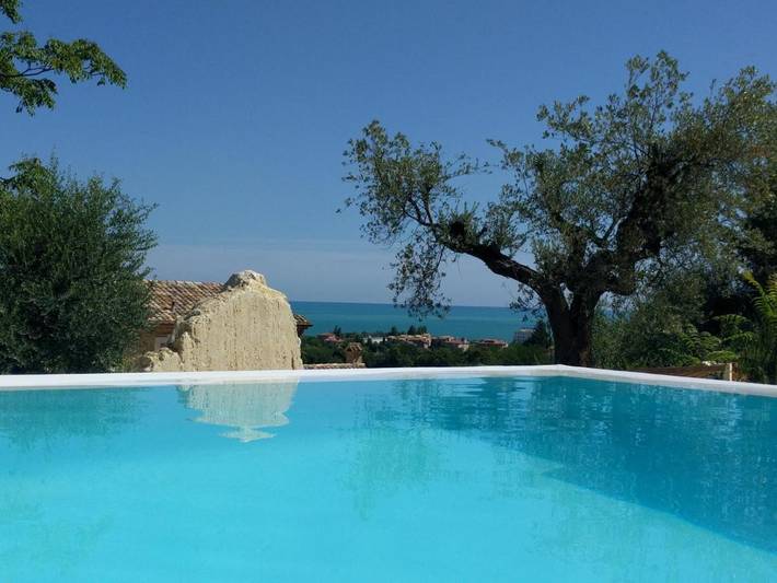 Villa for 18 people, with garden and pool - 1