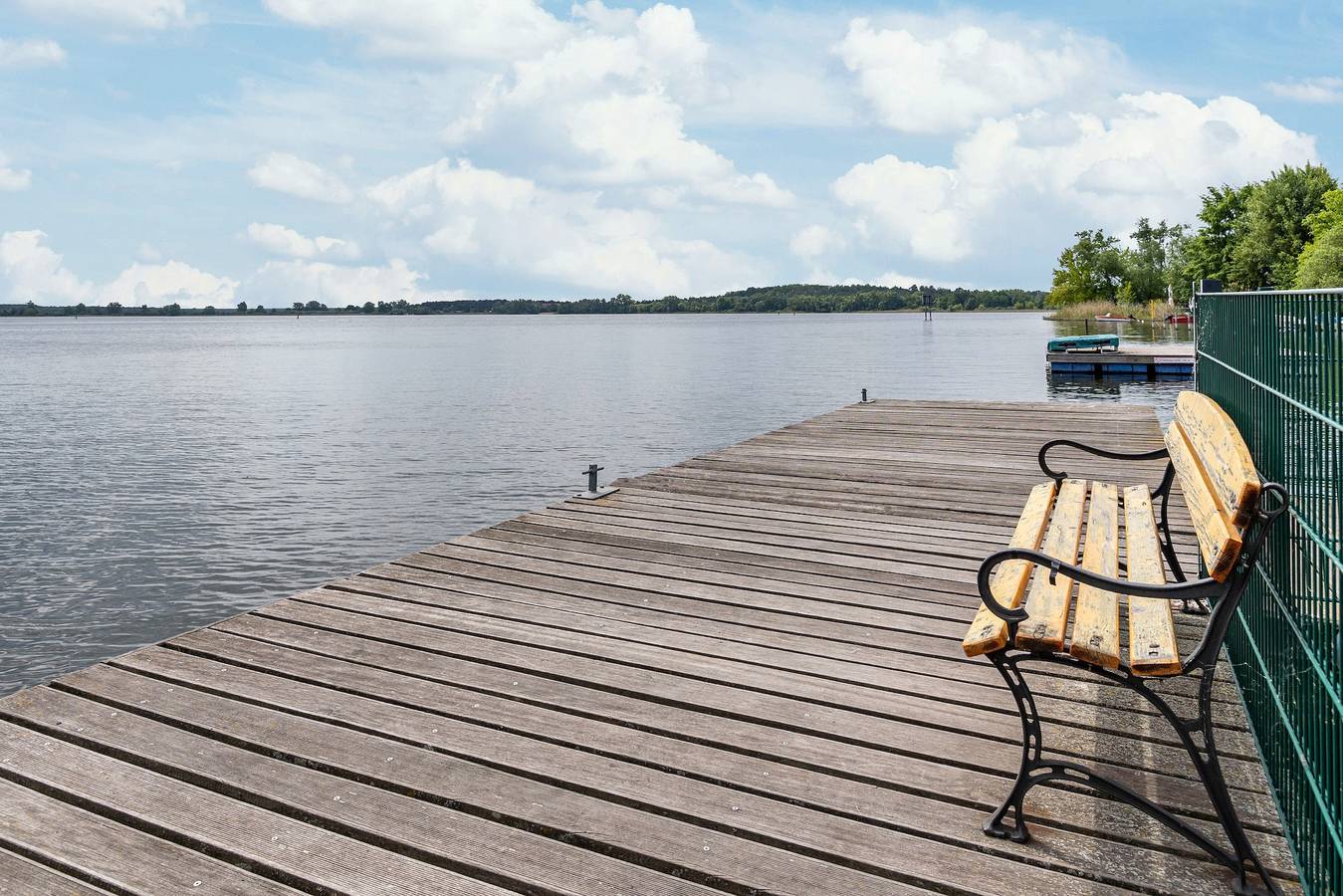 Wohni 2 mit privater Terrasse und privatem Garten in Brandenburg an der Havel