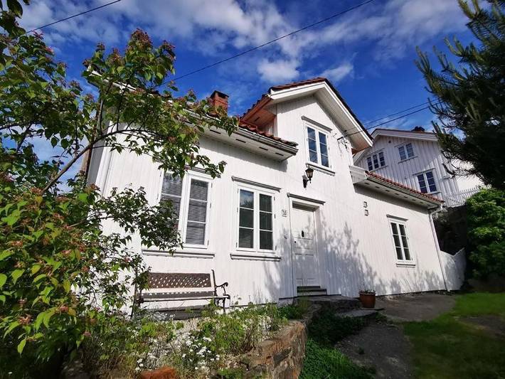 Feriehus for 8 personer, med Terrasse og Hage i Risør 