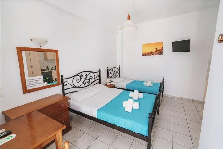Gîte pour 2 personnes, avec vue et jardin à Perissa - 4