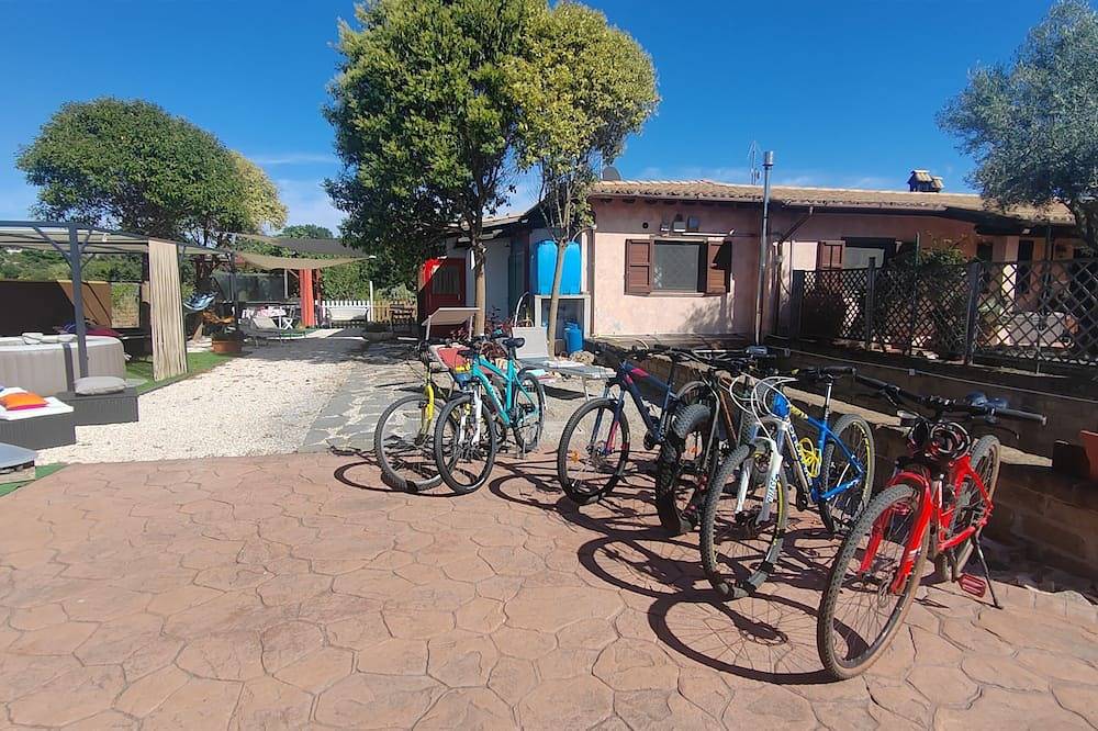 Villa Shiva - Annex. Country House with Hot Tub and Barbecue in Cerveteri, Rom Provinz