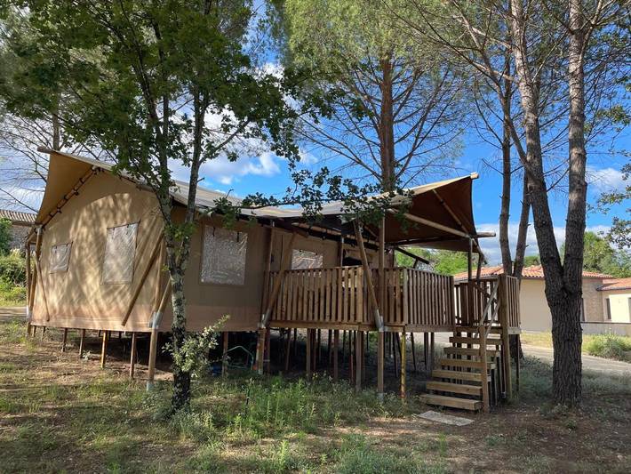 Camping für 5 Personen, mit Terrasse und Garten sowie Pool und Ausblick in Vallon-Pont-d'Arc