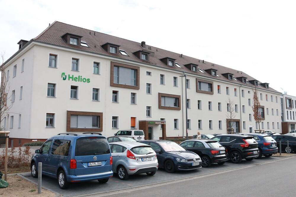 Ganze Wohnung, Familienzimmer mit eigenem Bad / 1 Doppelbett (elektrisch verstellbaren Betten) + 1 ausziehbares Einzelbett in Hildesheim, Landkreis Hildesheim