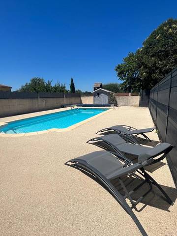 Gîte pour 6 personnes, avec terrasse et piscine à Saint-Paul-Trois-Châteaux