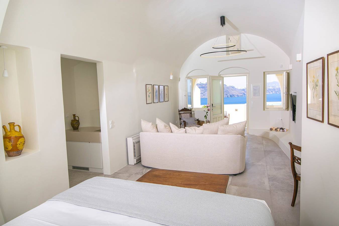 Aloy Suite in Ormos Ammoudiou, Oia