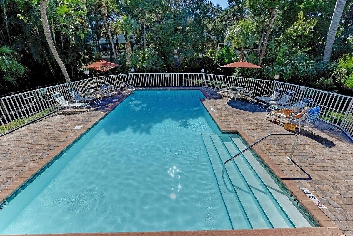 Beautiful 3 Bedroom 2 Bathroom Home Steps from the Beach in Holmes Beach, Anna Maria Island