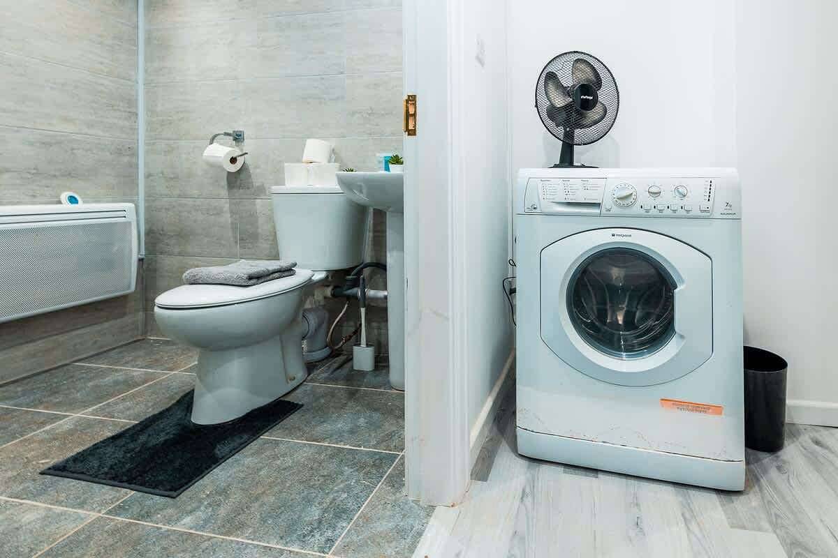 Appartement de vacances entier, Sale 2-Bedroom Apt, Sleeps 5 with Free Parking in Grand Manchester