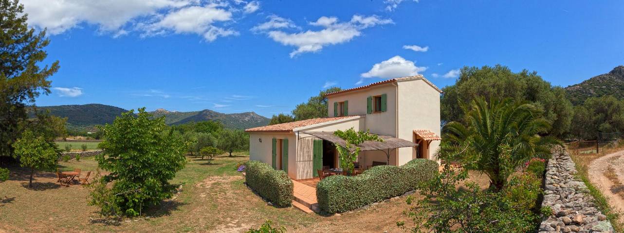 Gîte pour 4 personnes, avec Terrasse ainsi que Jardin et Vue à Mausoléo