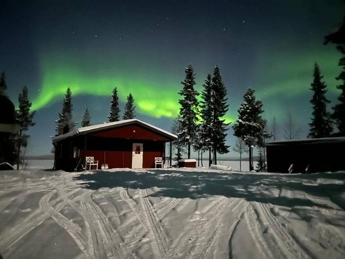 Location de vacances pour 6 personnes, avec Jardin et Sauna ainsi que Vue et Vue sur le lac à Kiruna