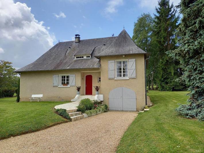 Cottage pour 7 personnes, avec jardin et jacuzzi à Saint-Armou
