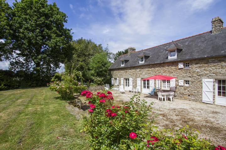 Gîte pour 10 personnes, avec terrasse et jardin, animaux acceptés