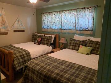 Log Cabin for 4 Guests in Lake Almanor, Plumas County, Picture 4