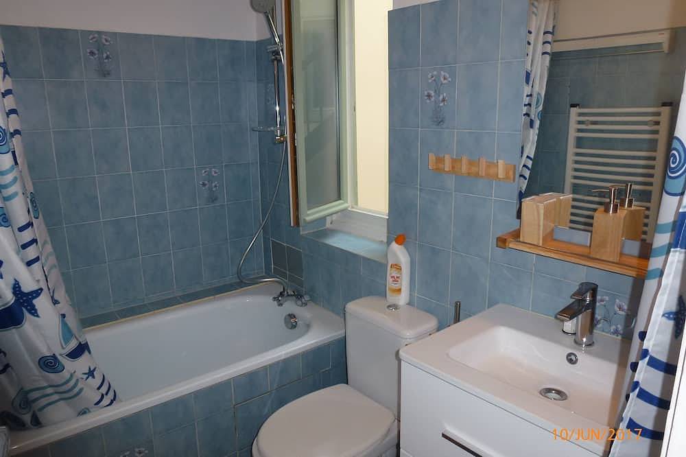 Entire apartment, T1 bis, view Nive, heart of city, ideal for couple / small family, everything on foot! in Bayonne, Bayonne region