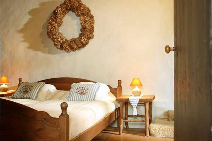 Location de vacances pour 2 personnes, avec piscine et jardin, animaux acceptés à Varaignes - 2