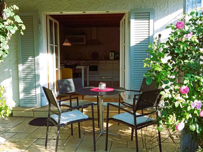Ganze Ferienwohnung, Blütenperle - altstadtnah im Grünen - - Appartment mit 2 Schlafzimmern in Wangen im Allgäu, Region Bodensee-Oberschwaben