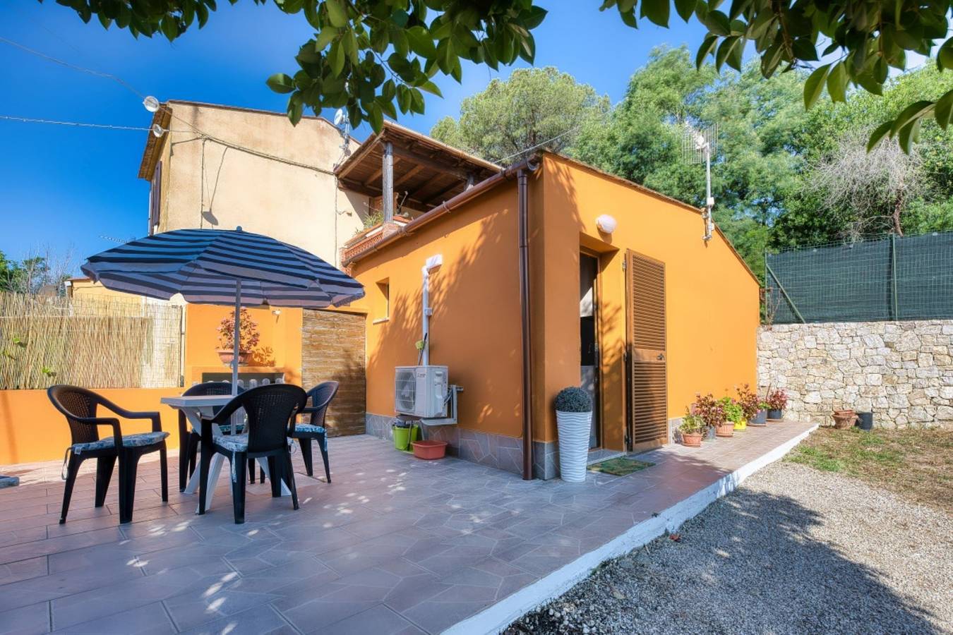 Ganze Ferienwohnung, Ferienwohnung für 2 Personen mit Terrasse in Lido di Capoliveri, Elba