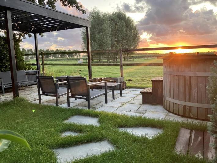 Ferienhaus für 2 Personen, mit Whirlpool und Terrasse sowie Garten und Sauna in Kortgene