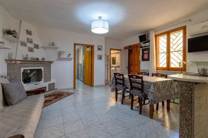 Geheel appartement, Vakantiehuis "La Casetta Bianca" met Airconditioning & Wi-Fi in Sassari, Provincie Sassari