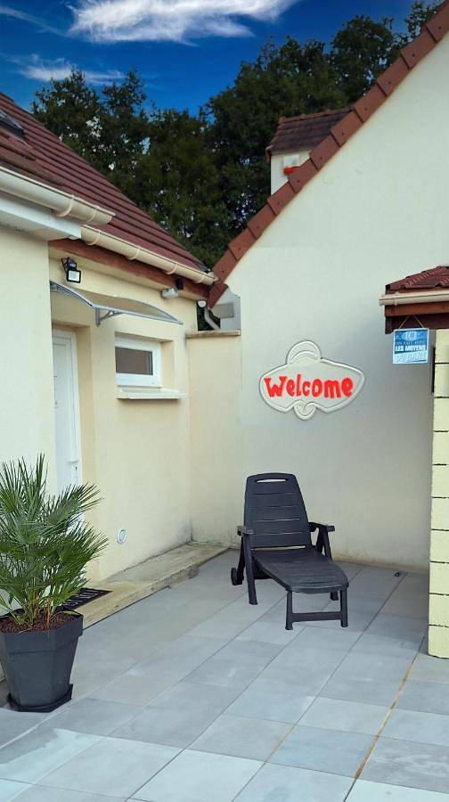 Appartement entier, 15min de disney, dépendance et piscine privée à la campagne in Crèvecœur-en-Brie, Seine-et-Marne