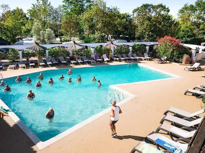 Mobil home pour 2 personnes, avec bassin pour enfant à Canet (Hérault)