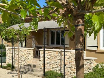 Cottage pour 6 personnes, avec jardin ainsi que vue et piscine à Bouchet