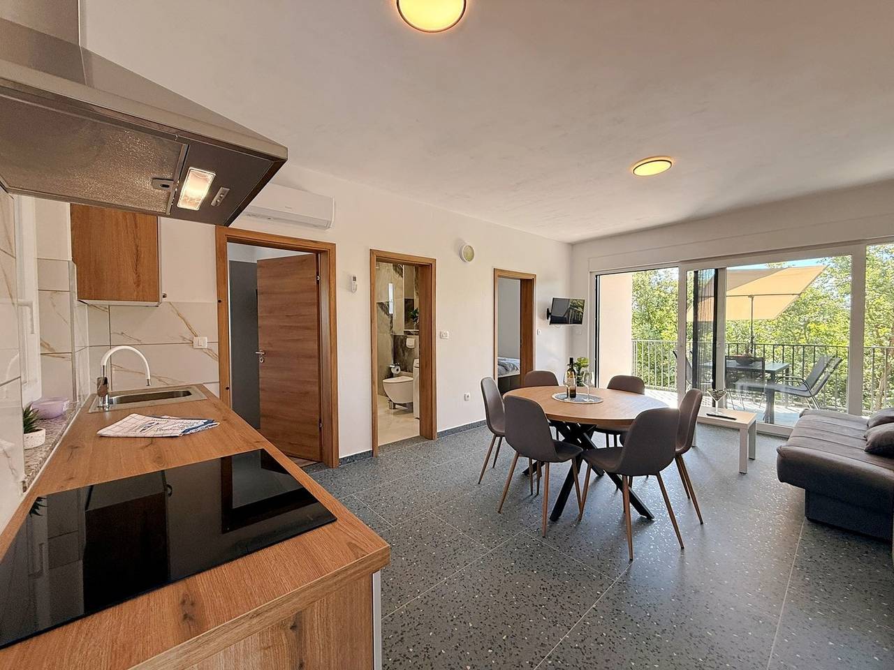 Geheel appartement, Vakantieappartement voor 6 personen met balkon/terras in Polje, Krk
