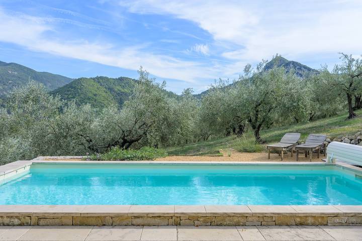 Gîte de Maric: entre olivos, piscina y vistas a las montañas in Aubres, Región de Nyons