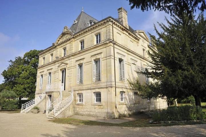 Gîte pour 11 personnes à Arveyres