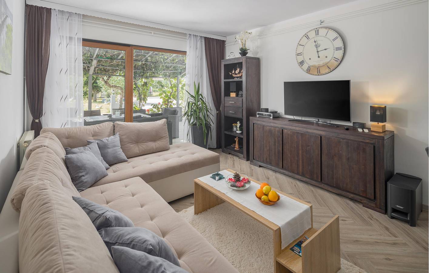 Ganze Ferienwohnung, Charmantes Apartment mit Pool, WLAN und Terrasse in der Nähe von Casa Lea und dem Stadtzentrum von Zbandaj in Grad Poreč, Porec und Umgebung