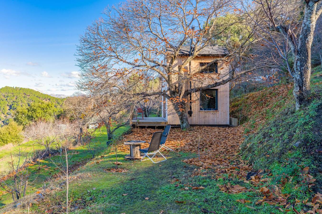 Cabane 'Oropéndola' avec vue sur la montagne, piscine partagée et terrasse privée in Jubrique, Province de Málaga