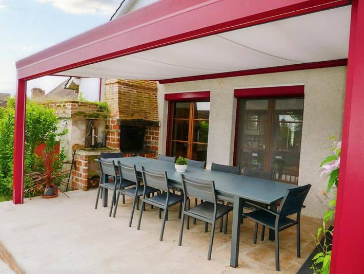 Location de vacances pour 10 personnes, avec vue ainsi que piscine et jardin à Dhuizon - 4