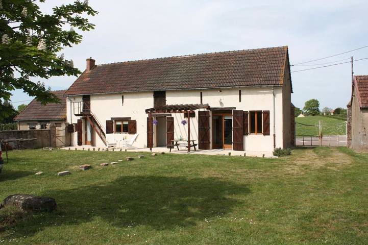 Location de vacances pour 4 personnes, avec jardin ainsi que vue et piscine, animaux acceptés à Fours - 2