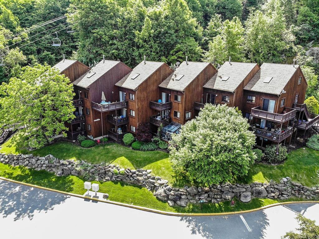 Ganze Wohnung, 3 Schlafzimmer Ski On Ski Off Condo mit herrlicher Aussicht. Einzigartiges Eigentum! in Mountain Creek