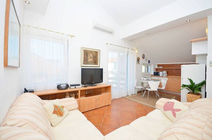 Ferienwohnung für 4 Personen, mit Balkon in Vodice - 2