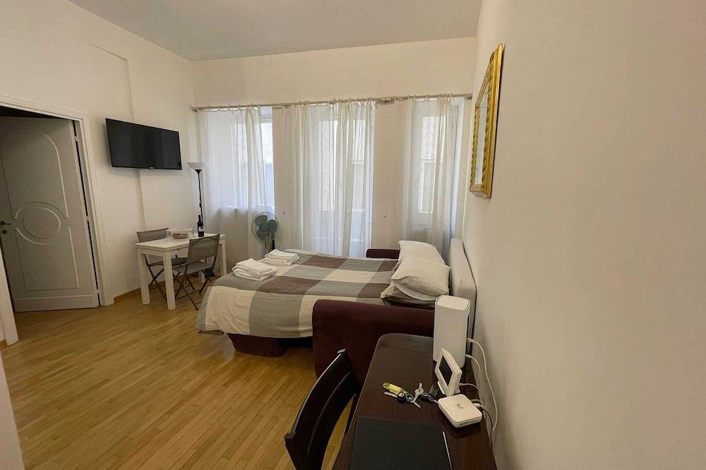 Entire apartment, Homerez - Apartment near the Colosseum in Rome City Center, Rome