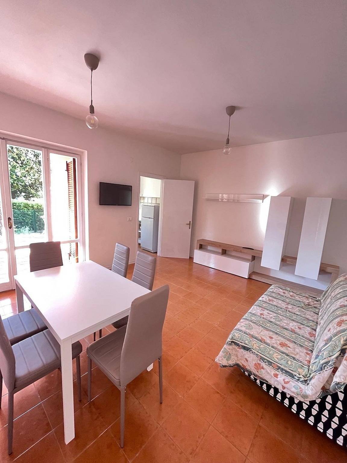 Ganze Wohnung, Ferienwohnung für 6 Personen mit Terrasse in Sirolo, Riviera del Conero