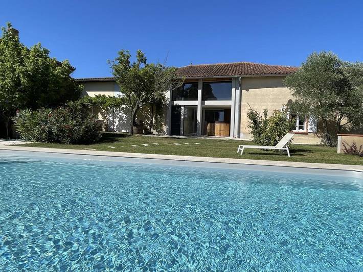 Chambre d’hôte pour 3 personnes, avec Terrasse et Jacuzzi ainsi que Jardin et Piscine