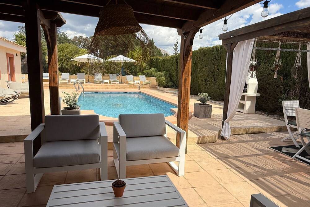 Beautiful villa with pool ideal for 1 or 2 families in Busot, Costa Blanca
